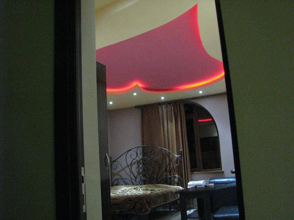 Princ Plaza Hotel Erivan Oda fotoğraf
