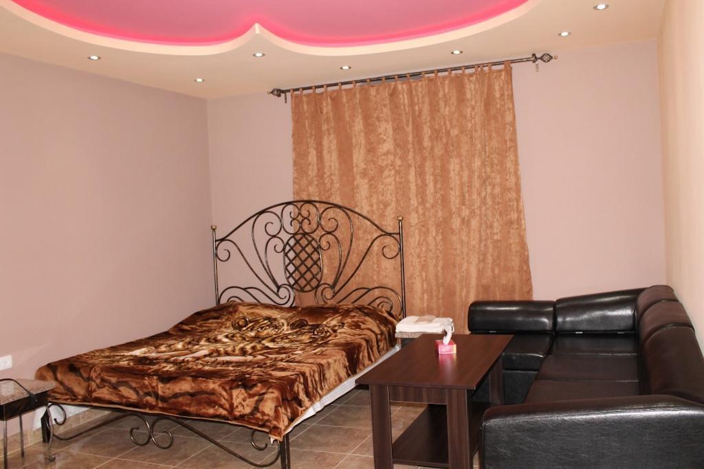 Princ Plaza Hotel Erivan Oda fotoğraf